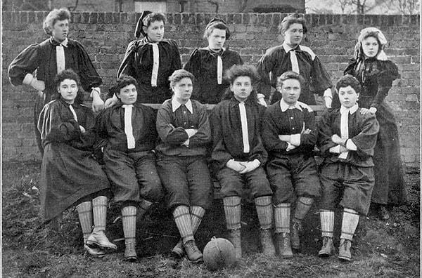 ‘British Ladies Football Club’, 1885 yılında Nettie Honeyball ile Lady Florence Dixie tarafından kuruldu.