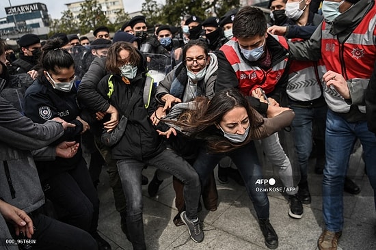 AFP Foto Muhabiri Ozan Köse'nin Objektifinden Bugünkü Boğaziçi Gözaltıları 📷