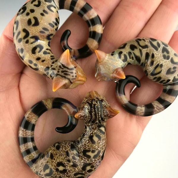 11. "Я сделал спящих бенгальских котят из стекла"