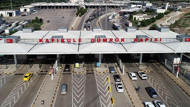 5. Yerinden ayrılan yedi yıl ağlar, vatanından ayrılan ölünceye kadar ağlar.