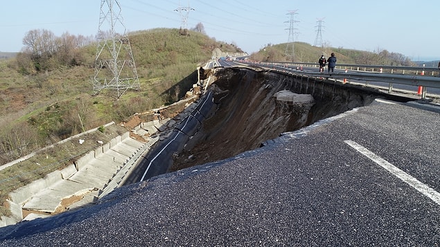 Ekipler, bağlantının sağlanması için alternatif yol oluşturmak için çalışmalara başladı.