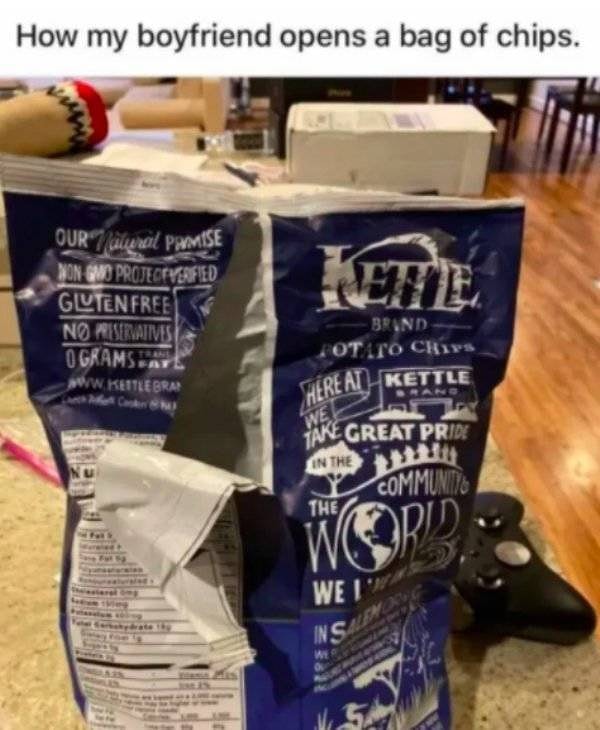 9. "А вот так мой парень открывает пакет с чипсами".