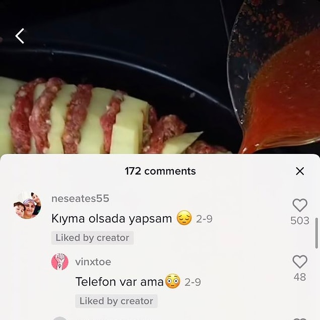 Bir kullanıcının paylaştığı köfteli patatesli bir yemek tarifinin altına başka bir kullanıcı 'kıyma olsa da yapsam' yazdı. Konuya dahil olan diğer bir birey 'telefon var ama' şeklinde cevapladı.
