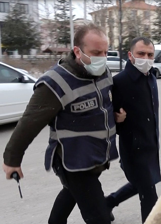 Şenel ve olaydan sonra çiğ köfteciye bira şişesi ile saldıran kardeşi, 2 Mart'ta tutuklanmıştı.