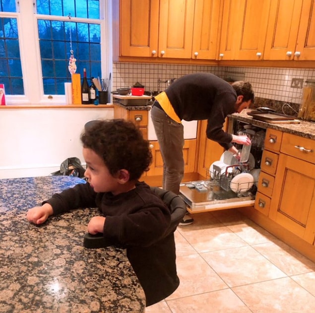 "Akşam yemeği için iki tava ve son bıçağı kullandım. Geriye 3 tane tava kaldı, sonrasına fırın tepsilerim kalıyor...