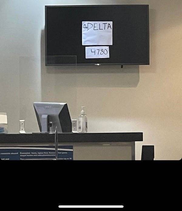 14. "Ничего особенного, просто это мой выход на посадку в аэропорту Флориды. Приятного полета! :)"