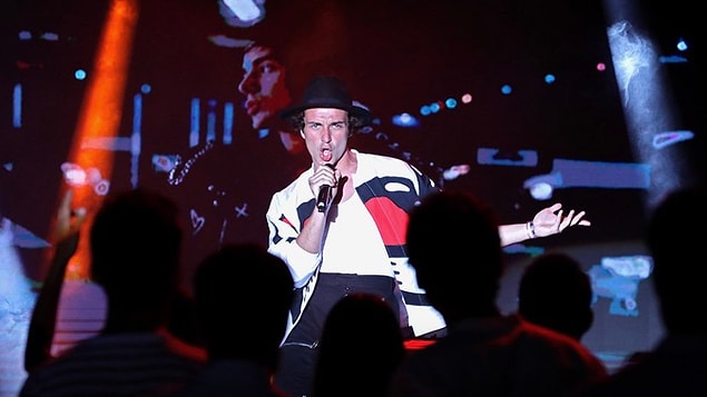 Veeee gecenin sonunda Cemal Can'ın kendi şarkısı Kahraman'ı seslendirdiği ve DJ'lik performansıyla renklendirdiği partisi oldu.
