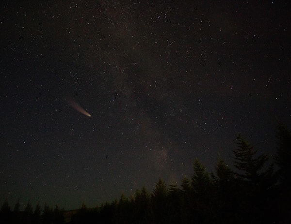 Örnek olarak yıkıcı kapasitesine rağmen Chelyabinsk meteorunun neden olduğu hasarın büyük olmaması gösterilebilir.