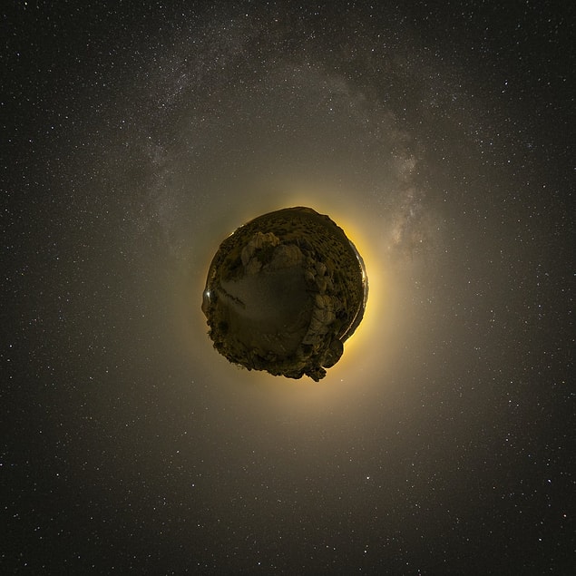 30 Haziran 1908'de 40 metrelik bir asteroit Sibirya'daki Tunguska bölgesine çarptı. Bu çarpışma, Londra büyüklüğünde bir ormanlık alanı yok etti ve olayı yakın dünya tarihindeki en etkili ve en önemli asteroit çarpması haline getirdi.