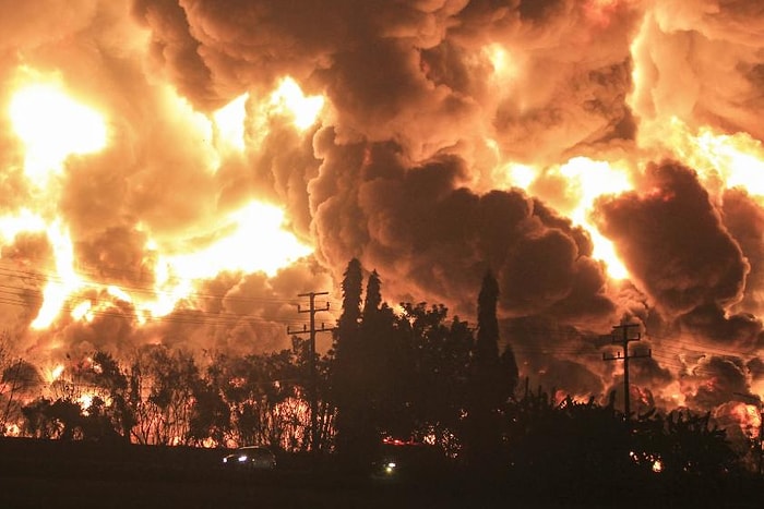 Endonezya'da Petrol Rafinerisindeki Patlamada 20 Kişi Yaralandı