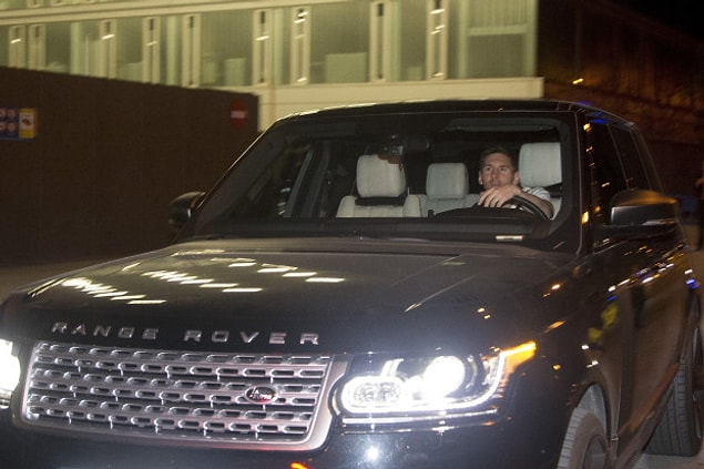 Messi bir Range Rover'ın direksiyonunda görüntülenmişti.