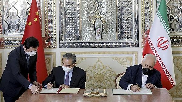 Bu stratejik anlaşmalara bir yenisi daha eklendi. Büyük doğal kaynak rezervlerine rağmen molla rejiminin yönettiği ambargo altındaki İran, Çin'le uzun vadeli bir anlaşma yaptı.