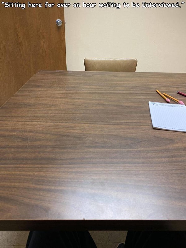 11. "Я сижу здесь уже целый час и жду, пока начнется мое собеседование".