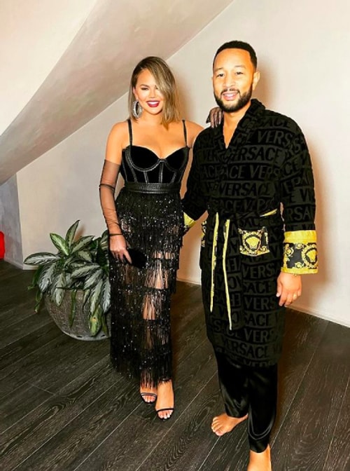 Chrissy Teigen Eşi John Legend ile Cinsel Münasebete Girdikleri En Garip Yeri İtiraf Ederek Herkesi Dumur Etti