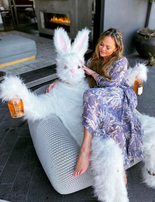 Chrissy Teigen Eşi John Legend ile Cinsel Münasebete Girdikleri En Garip Yeri İtiraf Ederek Herkesi Dumur Etti