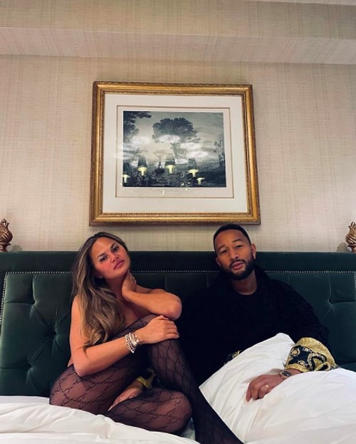 Chrissy Teigen Eşi John Legend ile Cinsel Münasebete Girdikleri En Garip Yeri İtiraf Ederek Herkesi Dumur Etti