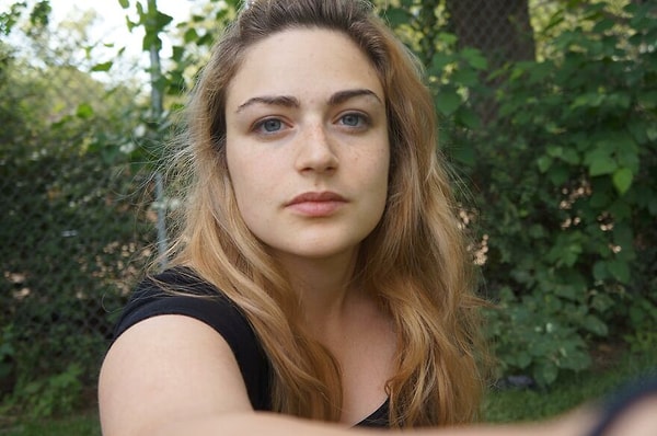 «Я замечаю, что взрослые мужчины смотрят на мои небритые ноги и брови, как на третью голову»