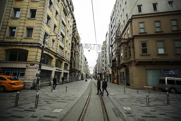 turkiye yeni risk haritasi yayinlandi istanbul ankara ve izmir de hafta sonu yasak var mi