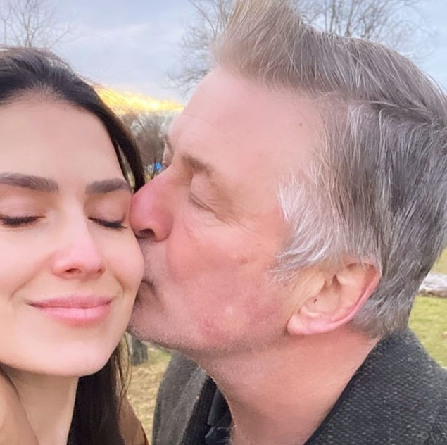 Hilaria Baldwin ise kendisinden oldukça büyük olan Alec Baldwin'e aşık olmayı beklemiyormuş. Ancak aşkın yaşı yoktur!