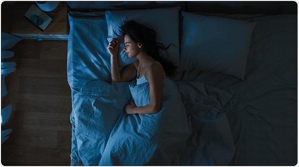 Uyku esnasında çalışan beyin lobları, rüyamızda gördüğümüz en absürt ve garip şeyleri bile sanki normal bir şeymiş gibi algılamamızı sağlar.