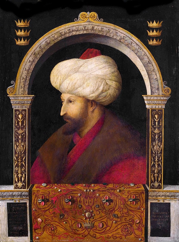 4. Osmanlı padişahları içinde portresini ilk yaptıran Fatih Sultan Mehmet'tir. Fatih öncesi portresi yapılan padişah bulunmadığı için yapılan tablolar genellikle hayali ve tasvir üzere çizilmiş eserlerdir.