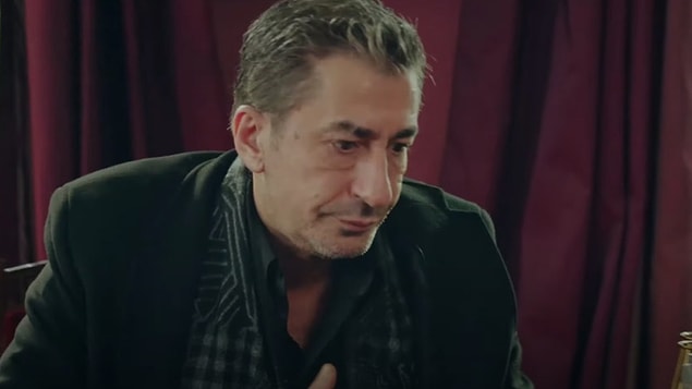 Hüseyin babasının annesinin katili olmaya varan hikayesinden sonra kadınlara karşı daima kibar ve naif olmayı başarıyor.