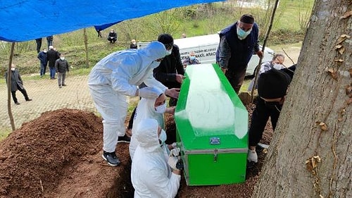 Sakarya'da Aynı Aileden 5 Kişi Korona Nedeniyle Hayatını Kaybetti: 5 Kişi İse Tedavi Altında