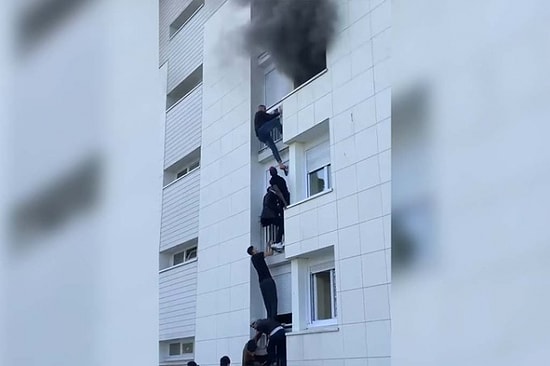 Yangında Evin İçinde Mahsur Kalan Aileyi İnsan Zinciri Oluşturarak Kurtaran Koca Yürekli Gençler