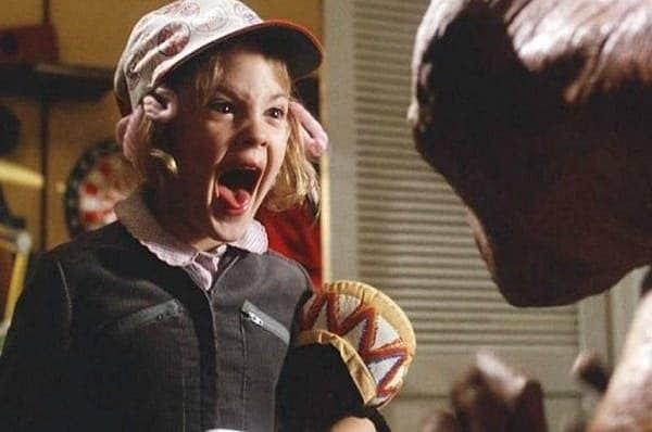 2. E.T. filmi çekimlerinden önce çocuklardan hiçbiri kuklayı görmemişti, bu yüzden ilk tepkileri tamamen gerçekti.