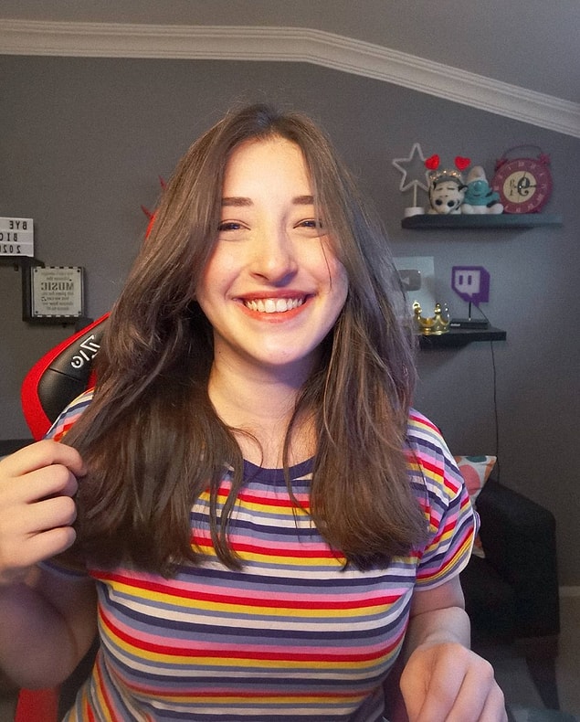 Twitch platformunda yayın yapan Pqueen ismini Pelin Baynazoğlu'nu hepimiz duymuşuzdur.