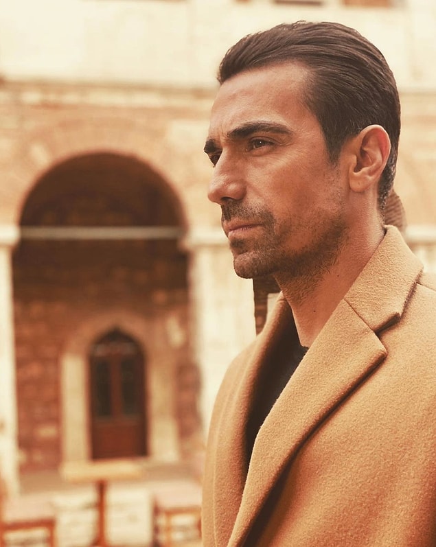 10. 'Doğduğun Ev Kaderindir' dizisinden ayrılan İbrahim Çelikkol'un yeni projesinde Birce Akalay ile rol arkadaşı olacağı açıklandı.