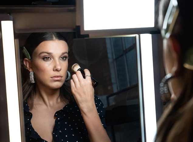 13. Genç oyuncu Millie Bobby Brown'ın set alışkanlığı olarak enerji toplamak için havladığı iddia edildi!