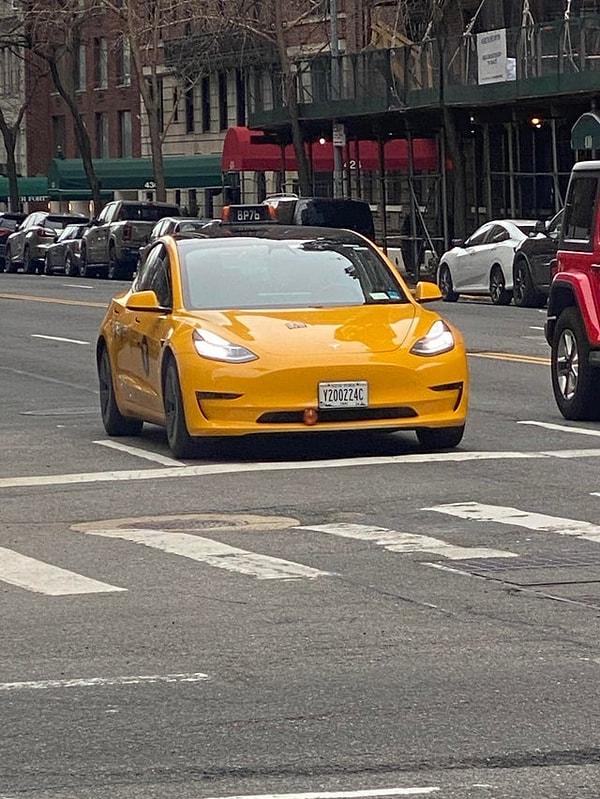 11. "New York'ta gördüğüm Tesla taksi:"