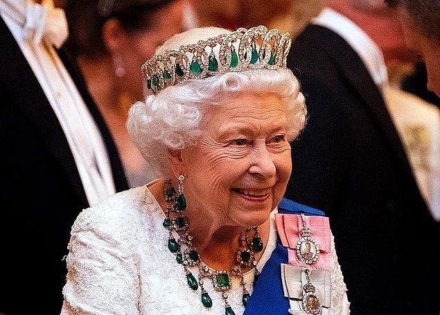 9. Kraliçe II. Elizabeth