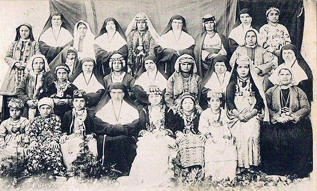 Ayrıca kilisede bu genel amentünün dışında yerine getirilmesi gereken 7 şart var: Vaftiz, morun yağı, komünyok, günahların itirafı, hasta yağlanması, ruhani takdis ve nikah.