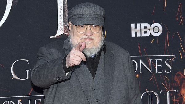 Bunun yanında yapay zeka, George R.R. Martin'in aksine hiçbir önemli karakteri öldürmedi!