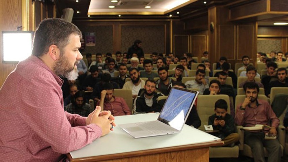 İlahiyatçı Yazar Talha Hakan Alp 'Deist' Olduğunu Açıkladı: 'Oturtamadığım Bir Çok Şey Var'