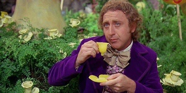 9. 'Willy Wonka & the Chocolate Factory' filminde tatlıların üçte biri yenilebilirdi.  Gene Wilder nelerin yenilebildiğini biliyordu ancak balmumundan yapılan bir çay fincanını tatmayı seçti.