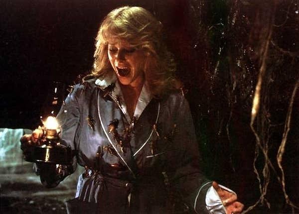 10. Hepimiz bu 'Indiana Jones and the Temple of Doom' filmindeki böcek sahnesini biliyoruz. Kate Capshaw bu sahne yüzünden ilaç kullanmak zorunda kaldı.