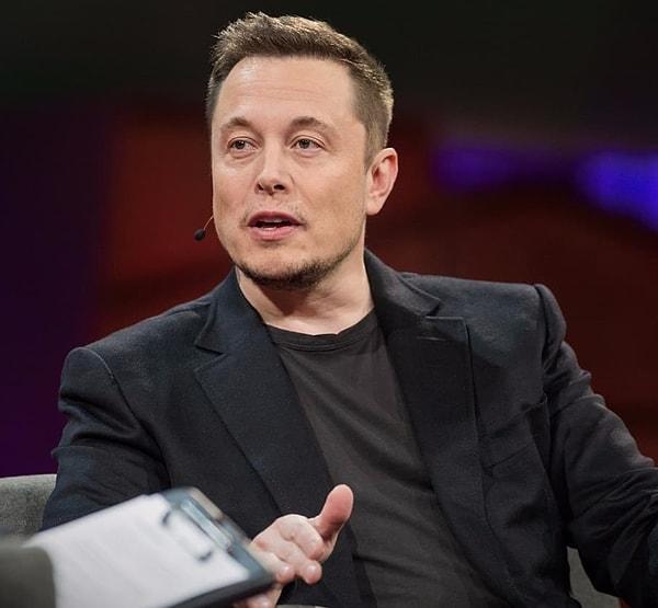 Musk, SpaceX üzerine çalışırken zamanın %90'ını ve Tesla'da %60'ını tasarım ve mühendisliğe harcandığını söylüyor.