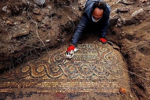 İzmir'de Kaçak Kazı Sırasında Manastır ve 1500 Yıllık Mozaik Bulundu
