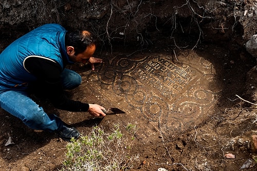 İzmir'de Kaçak Kazı Sırasında Manastır ve 1500 Yıllık Mozaik Bulundu