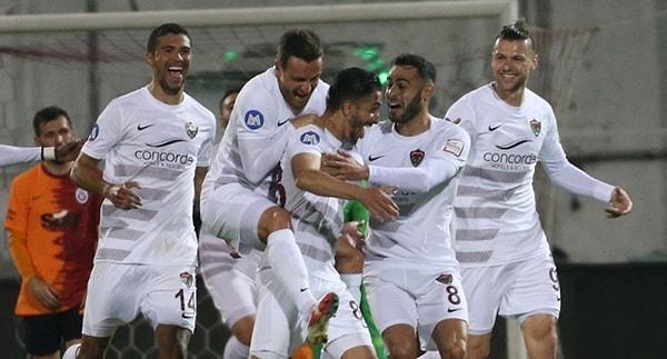 Hatayspor'a galibiyeti getiren goller 22 ve 72'de Mame Diouf ile 29'da Ruben Ribeiro'dan geldi.