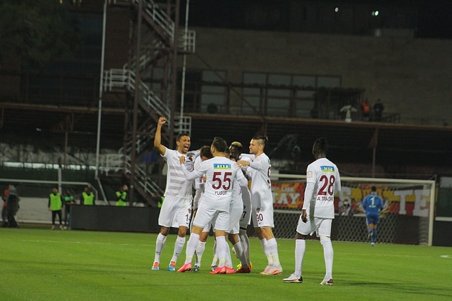 Hatayspor puanını 49'a çıkardı. Galatasaray ise 61 puanda kaldı.