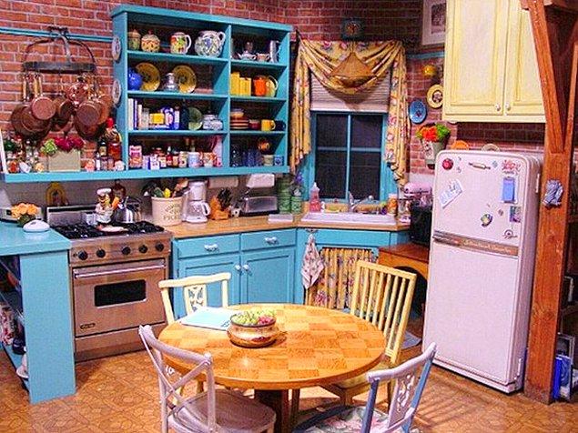 8. Monica ve Rachel'ın apartmanındaki buzdolabı gerçekten çalışıyordu.