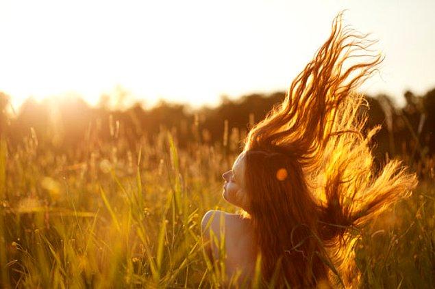 13. Yaz mevsimde saçlarınıza daha fazla özen göstermelisiniz.