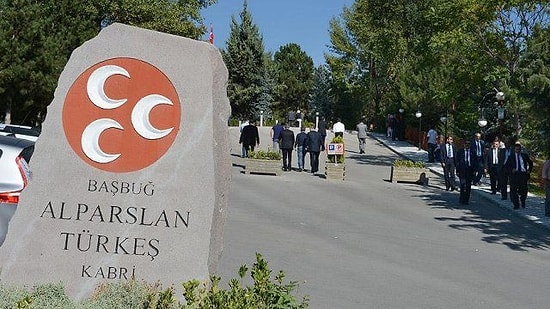 Alparslan Türkeş’in Oğlu, Babasının Kabrine Alınmadı: 'Genel Merkezden Talimat Var Giremezsin'