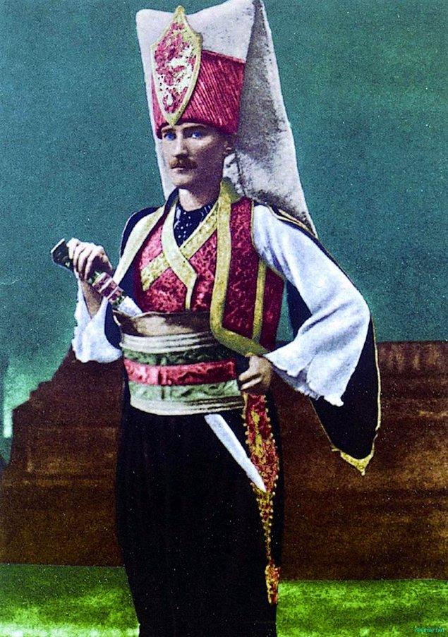 4. Mustafa Kemal 1915 yılında Sofya'ya atanmıştı ve 11 Mayıs da Bulgarların milli bayramıydı.