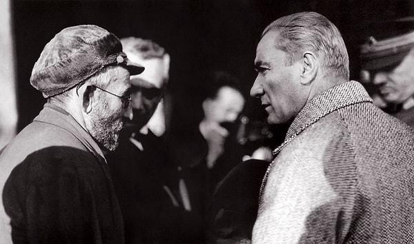 7. Atatürk ve Salih Bozok bir gün Çankaya civarında bir köylü evine gitmişti. Girdikleri kulübede ihtiyar bir köylü ve hanımı oturuyordu.