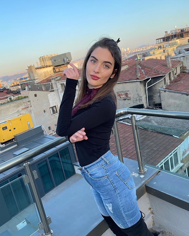 Çağla Şimşek Rol Aldığı Dizi ve Filmler